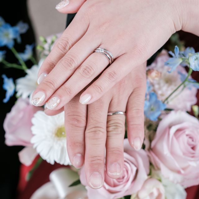 【アイプリモ(I-PRIMO)の口コミ】 ウェーブデザインになっていて左右にダイヤが散りばめられているデザイン…