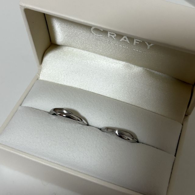 【CRAFY(クラフィ)の口コミ】 この結婚指輪のいちばんのおすすめポイントは、ふたりで一からデザインを…