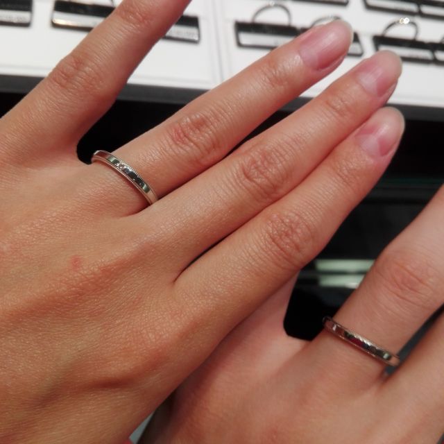 【ラザール ダイヤモンド(LAZARE DIAMOND)の口コミ】 繊細なミル打ち加工とデザインがとても気に入りました。スタイリッシュな…