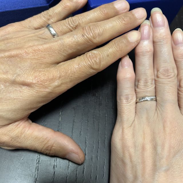 【ヴァンドーム青山(VENDOME AOYAMA)の口コミ】 今年の新作デザインで指を長く見える。主人はマット仕上げになっていてる…