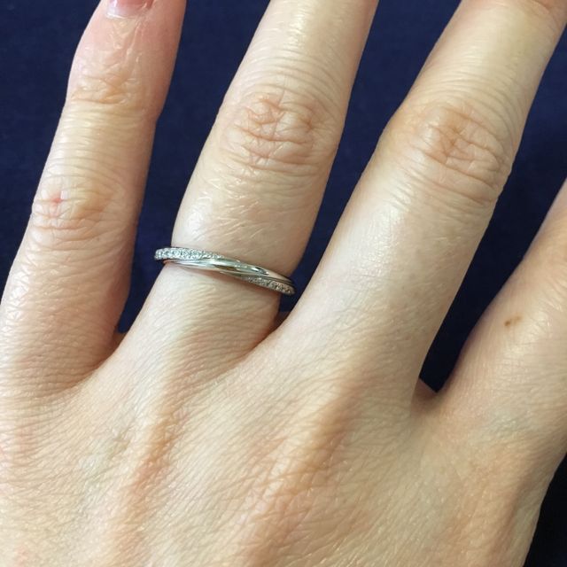 【銀座ダイヤモンドシライシの口コミ】 落ち着いた感じで飽きのこないものと考えていましたが、沢山試着させてい…