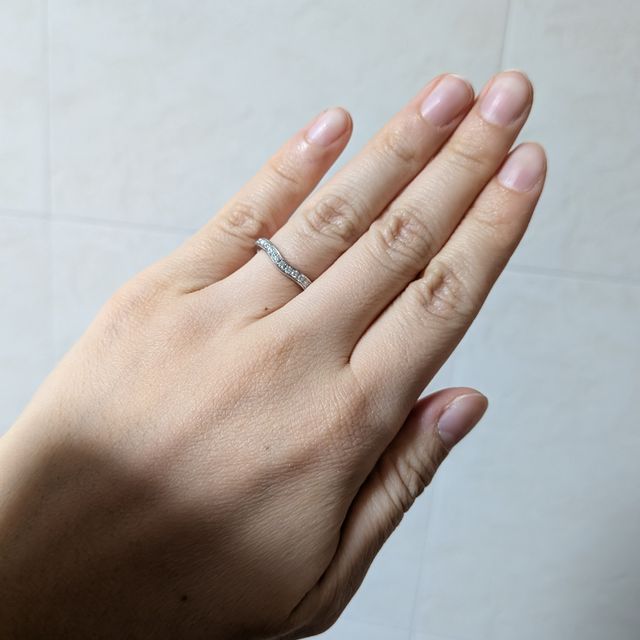 【ラザール ダイヤモンド(LAZARE DIAMOND)の口コミ】 なんといってもこの指輪のダイヤモンドの輝きとつけているだけで指が綺麗…