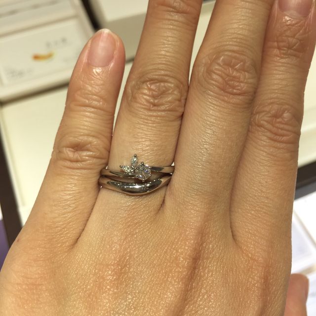 【俄(にわか)の口コミ】 デザインも他のブランドとは少し違う感じで、指輪に込められたストーリー…