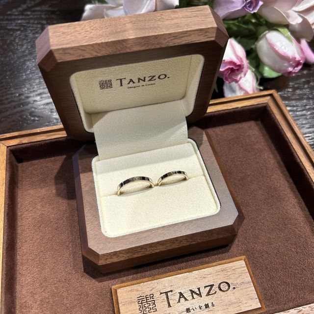 【TANZO.(鍛造指輪)の口コミ】 お店のショーケースにあった指輪に一目惚れし、セミオーダーにしました。…