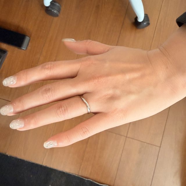 【BRILLIANCE+(ブリリアンスプラス)の口コミ】 価格も高過ぎず良いデザインの指輪でした。誕生石を入れるサービスで夫婦…