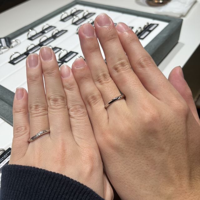 【ラザール ダイヤモンド(LAZARE DIAMOND)の口コミ】 指輪の形自体に洗練されたデザイン性があり、シンプルながらもとても上品…