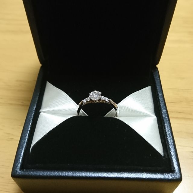 【エクセルコダイヤモンド(EXELCO DIAMOND)の口コミ】 センターダイヤが目立つデザインであり、更にメレダイヤもついたタイプが…