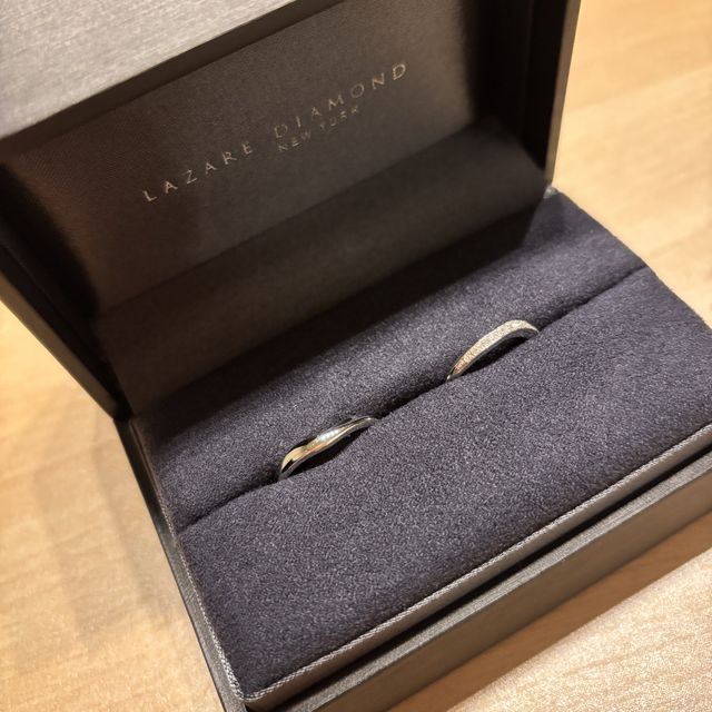 【ラザール ダイヤモンド(LAZARE DIAMOND)の口コミ】 シンプルながらに特別感もあり、
キラキラしているのに目が惹かれました。…