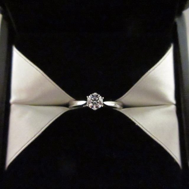 【エクセルコダイヤモンド(EXELCO DIAMOND)の口コミ】 エクセルコさんのダイヤは虹色っぽくキラキラ輝いていて綺麗だったのと、…