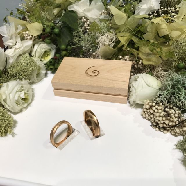 【SORA(ソラ)の口コミ】 まず、資料請求して
パンフレットを見た時に
ウェーブが入っていて
表面の…