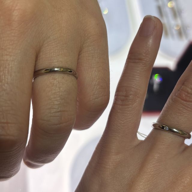【カルティエ(Cartier)の口コミ】 結婚指輪の種類は少ないです。
シンプルで、普段使いができる指輪を着用し…