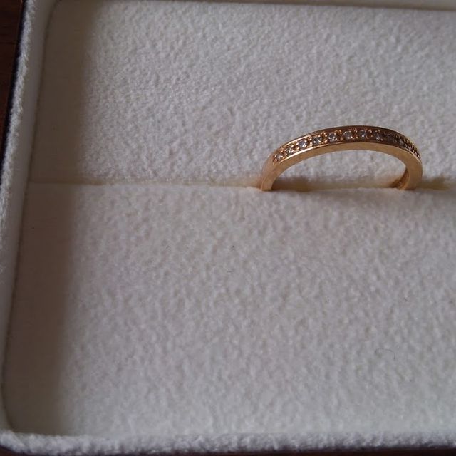 【Ponte Vecchio(ポンテヴェキオ)の口コミ】 ピンクゴールドであることが第一条件でした。ダイヤがハーフエタニティの…