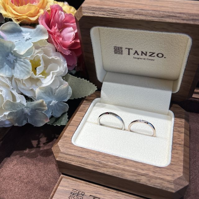 【TANZO.(鍛造指輪)の口コミ】 私はTANZO.にしかない「コーラルゴールド」の結婚指輪を選びました。肌な…