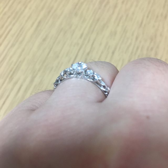 【JEWELRY  KAMATA(ジュエリーかまた)の口コミ】 デザインとダイヤのランクで決めました。結婚指輪が凝ったデザインになっ…