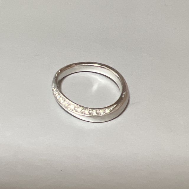 【俄(にわか)の口コミ】 優しい感じのする指輪で可愛いです。つけていて、私自身からキラキラがい…
