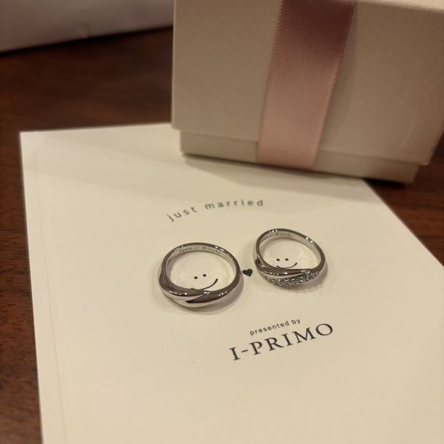 【アイプリモ(I-PRIMO)の口コミ】 ウェーブのデザインがとても美しい指輪でした。ウェーブがかかった方が指…