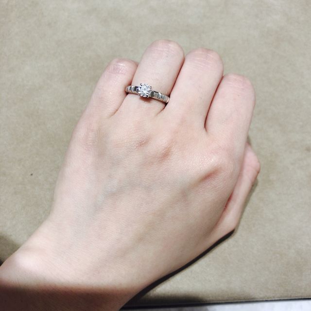 【ブシュロン(BOUCHERON)の口コミ】 デザイン ★★★★☆
価格        ★★★★☆

パリの石畳をイメージした「クル・ド…