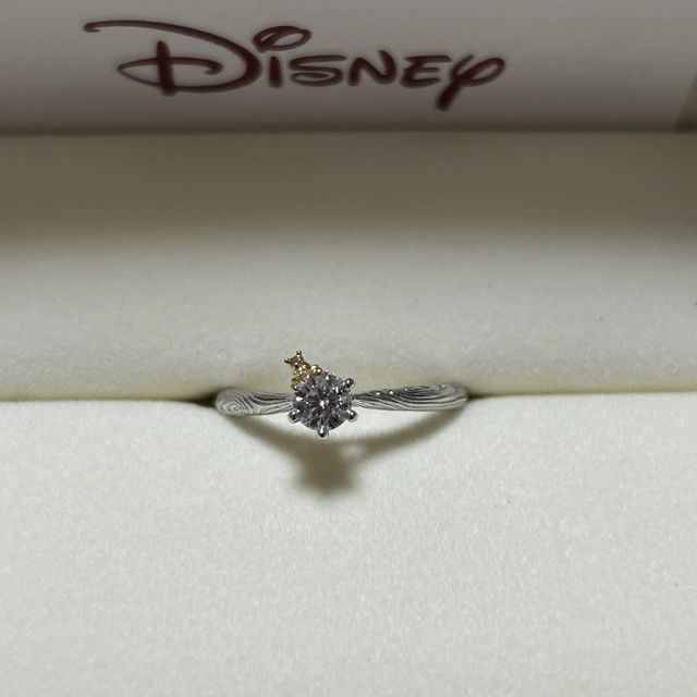 【ケイウノ ブライダル(K.UNO BRIDAL)の口コミ】 [指輪のデザイン]幼少期より親しみのあるキャラクターがダイヤモンドに抱…