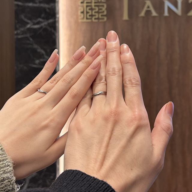 【TANZO.(鍛造指輪)の口コミ】 シンプルなデザインで普段使いやどこにつけても浮かなく使いやすいが、v字…