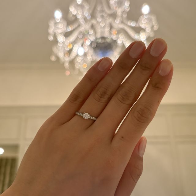 【ヴァン クリーフ＆アーペル(Van Cleef & Arpels)の口コミ】 まずダイヤモンドが本当に綺麗です。エタニティ部分は半分より少し下まで…