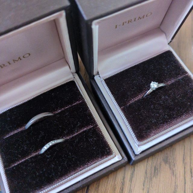 【アイプリモ(I-PRIMO)の口コミ】 ウェーブタイプにしたので指が長く見えます。婚約指輪はアシンメトリーの…