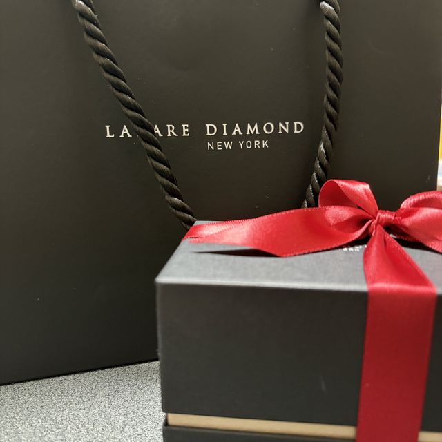 【ラザール ダイヤモンド(LAZARE DIAMOND)の口コミ】 すごく、つけ心地がいいです！
重ね付けしても良し◎
キラキラしすぎない程…