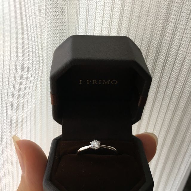 【アイプリモ(I-PRIMO)の口コミ】 彼がプロポーズ時にサプライズで用意してくれていたものなので、決め手は…