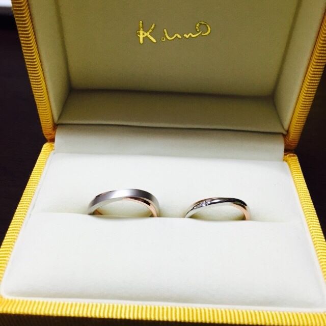 【ケイウノ ブライダル(K.UNO BRIDAL)の口コミ】 指が太くてゴツゴツしてる方なので、指が細く見えるように、リングも細め…