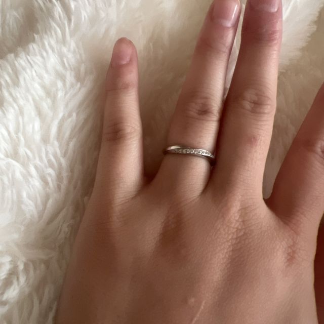 【銀座ダイヤモンドシライシの口コミ】 キラキラが好きでこの指輪を選びました。
ダイヤモンドが綺麗なだけではな…
