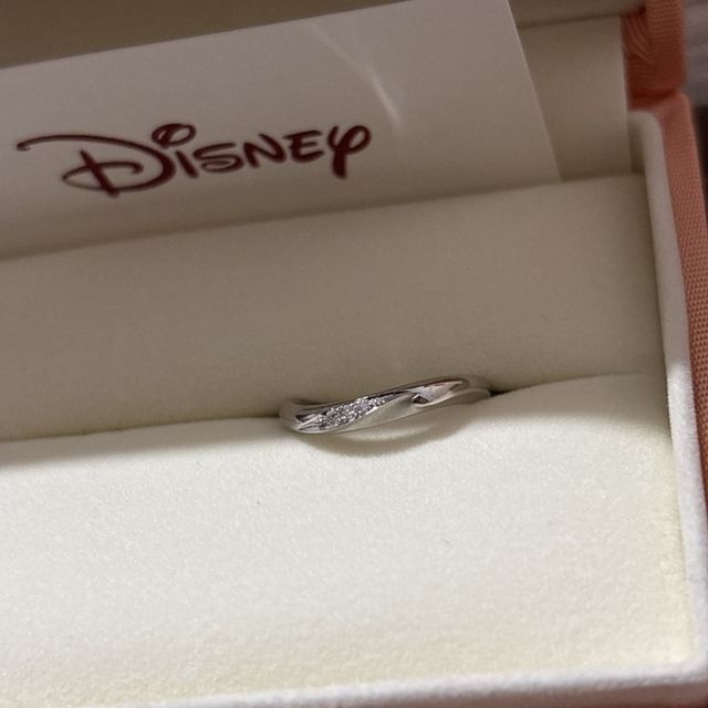 【ケイウノ ブライダル(K.UNO BRIDAL)の口コミ】 ディズニーメインでない指輪型にも、小さくミッキーの刻印も付けられて大…