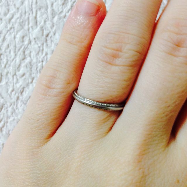 【4℃ BRIDAL(ヨンドシーブライダル)の口コミ】 ダイヤの婚約指輪と重ねづけしたかったので、結婚指輪はダイヤのないシン…