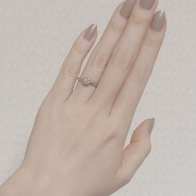 【BRILLIANCE+(ブリリアンスプラス)の口コミ】 シンプルかつ、縦爪のようなベーシック過ぎないデザインで、程良くカジュ…