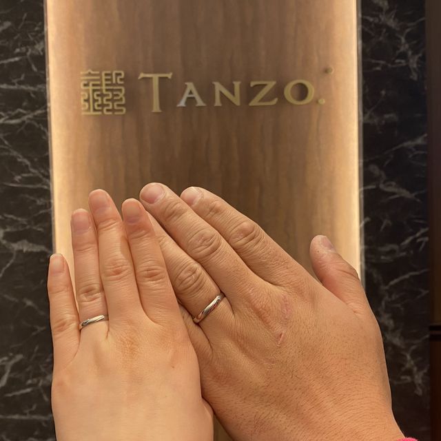 【TANZO.(鍛造指輪)の口コミ】 タンゾーブランドのデザインを少し自分達らしくアレンジをしました。シン…