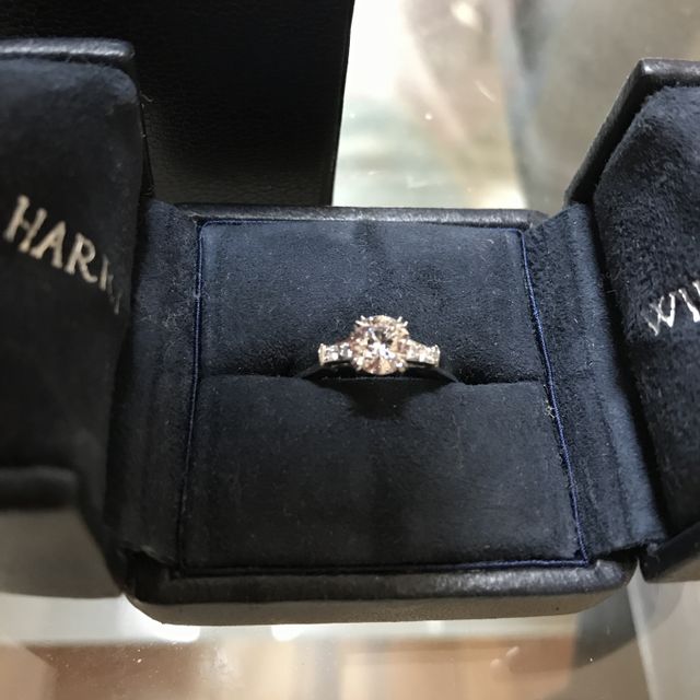 【ハリー・ウィンストン(Harry Winston)の口コミ】 どれも素敵で決めることが出来なかったので、何度か試着に行きました。三…