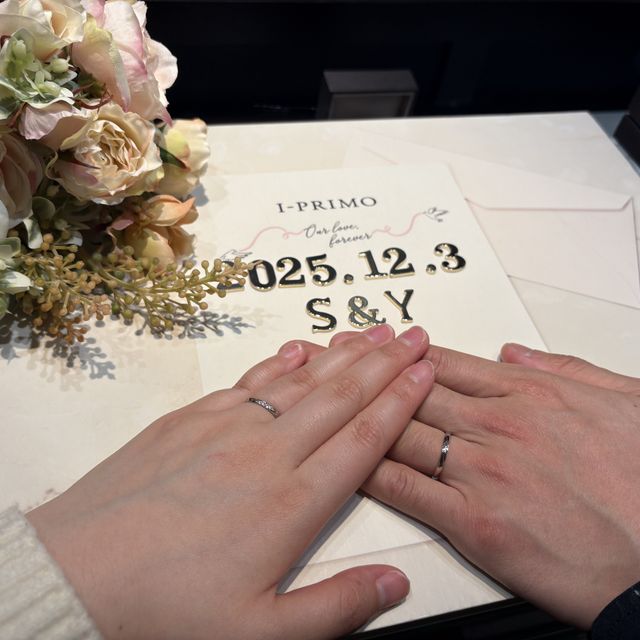 【アイプリモ(I-PRIMO)の口コミ】 指輪のデザインが気に入りました。特に、流れるようなデザインと石のキラ…