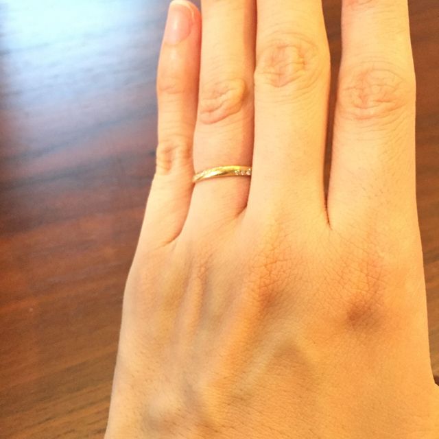 【エクセルコダイヤモンド(EXELCO DIAMOND)の口コミ】 デザインが素敵で、ダイヤモンドもさりげなく入り、見てて飽きないことと…