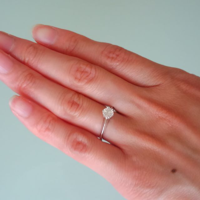 【ティファニー(Tiffany & Co.)の口コミ】 ティファニ－は、この形のカットが一番綺麗と聞いたことがありるので迷わ…