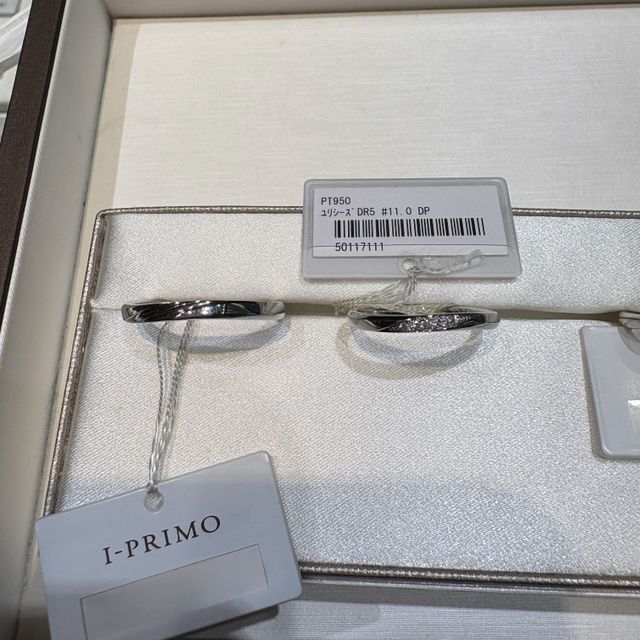 【アイプリモ(I-PRIMO)の口コミ】 ひらひらと舞うつがいの蝶をイメージした指輪になっており、ゆるやかなウ…