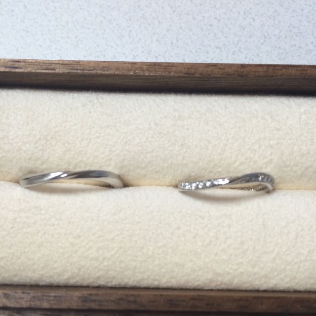 【PORTADA(ポルターダ)の口コミ】 まずいちばんはデザインが決め手です。
それと指輪ひとつひとつのデザイン…