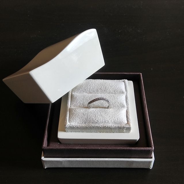 【LUCIE(ルシエ)の口コミ】 予算の都合上、婚約指輪を省いたので、その代わりにどうしてもプラチナ製…