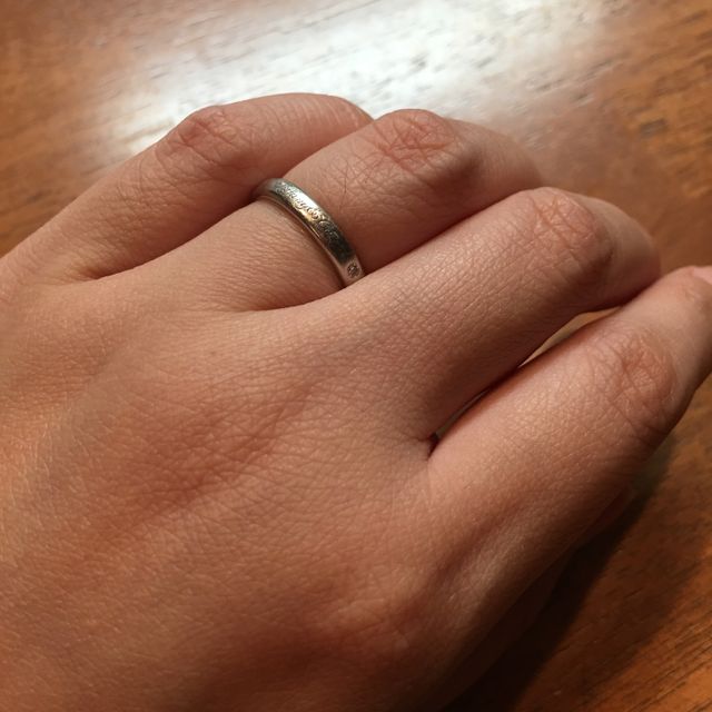 【ティファニー(Tiffany & Co.)の口コミ】 毎日付けるものなのでシンプルで付けやすいものを選びました。ダイヤも爪…