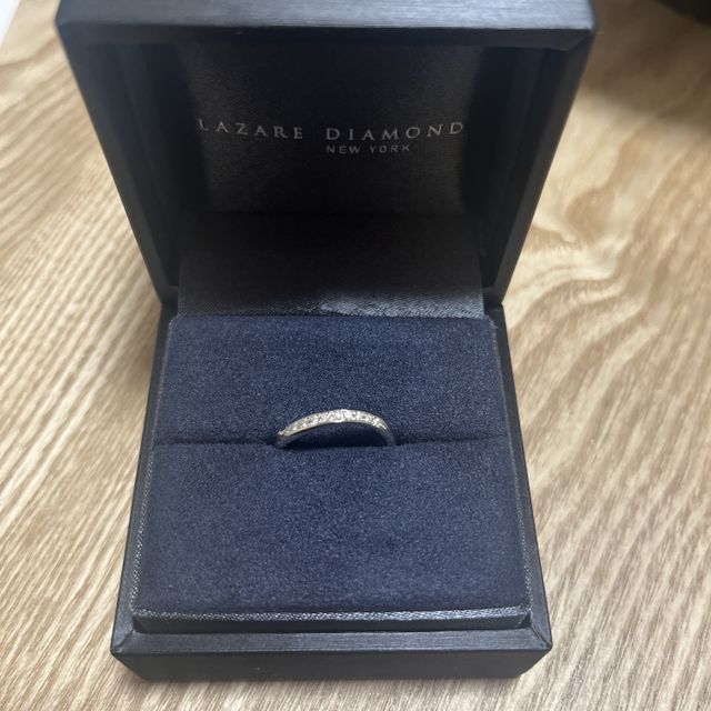 【ラザール ダイヤモンド(LAZARE DIAMOND)の口コミ】 11粒のダイヤがとにかくキラキラで手元みるたびうっとりする。手が小さく…