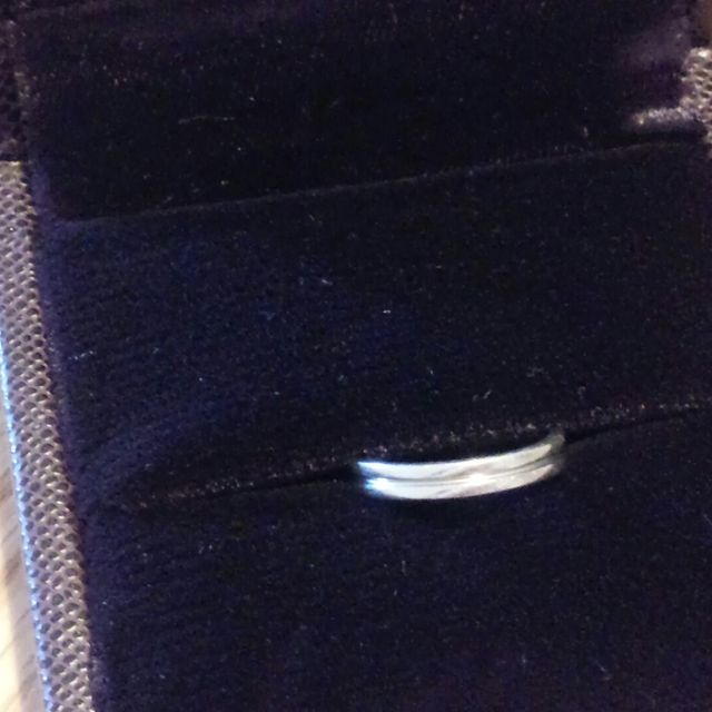 【ブシュロン(BOUCHERON)の口コミ】 丸みを帯びた柔らかい印象で手になじみやすく、女性らしいふくよかな手に…