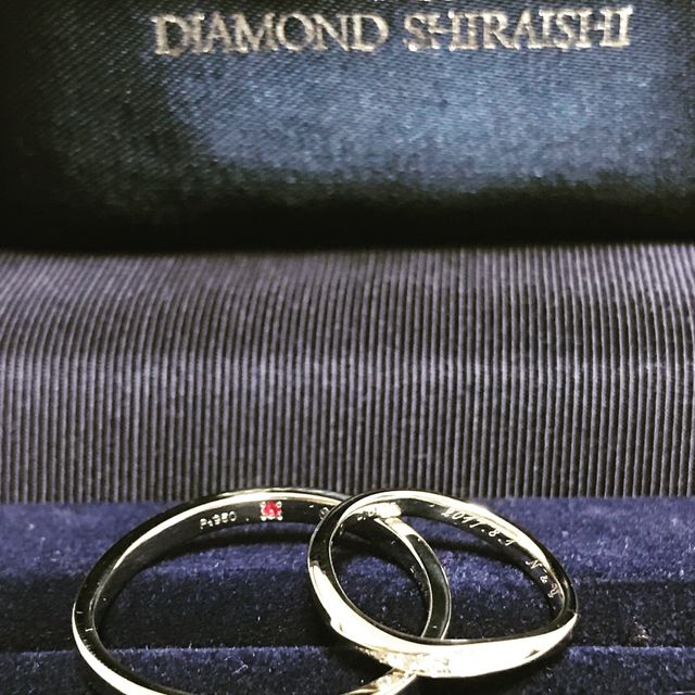 【銀座ダイヤモンドシライシの口コミ】 ダイヤモンドの輝きが素敵でした。あとはやや細いラインで少しねじれがあ…