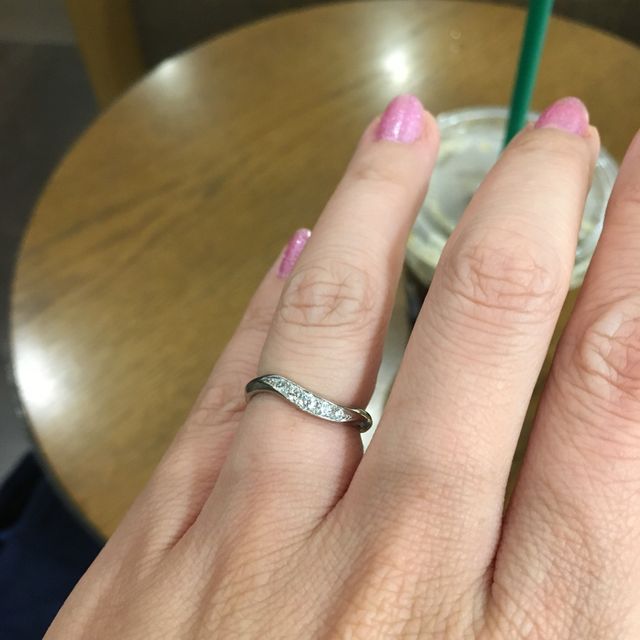 【ROYAL ASSCHER(ロイヤル・アッシャー)の口コミ】 いろんなブランドを回りましたが、一目惚れでした。店員さんが太陽の光の…