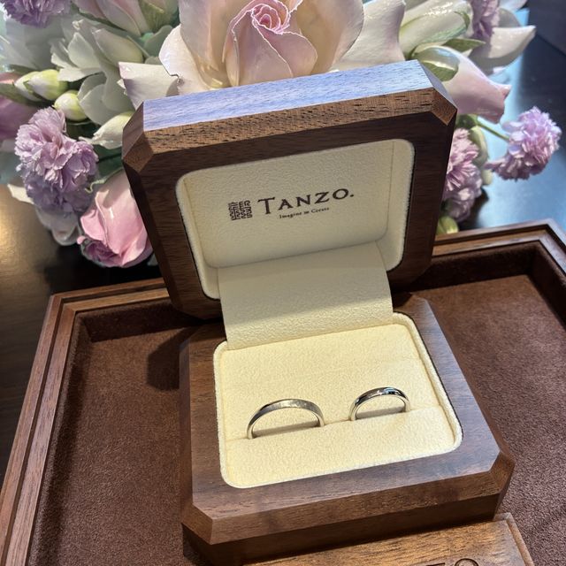 【TANZO.(鍛造指輪)の口コミ】 地金を叩き上げて形成していく、強度の強い丈夫な鍛造製法です。硬く・変…