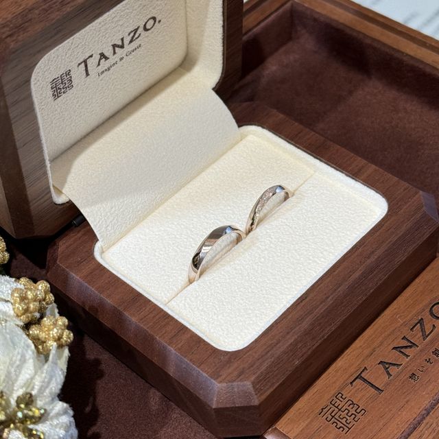 【TANZO.(鍛造指輪)の口コミ】 シンプルで上品なデザインに一目惚れしました。実際に試着すると着け心地…