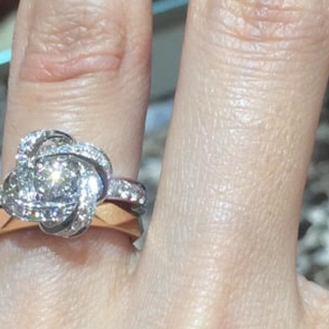 【ブシュロン(BOUCHERON)の口コミ】 複数の婚約指輪のブランドを見ましたが、ブシュロンはデザイン性が高く、…