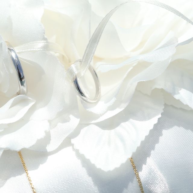 【ティファニー(Tiffany & Co.)の口コミ】 ハワイに旅行に行った際に結婚指輪を購入しようと思っていたので、初めか…