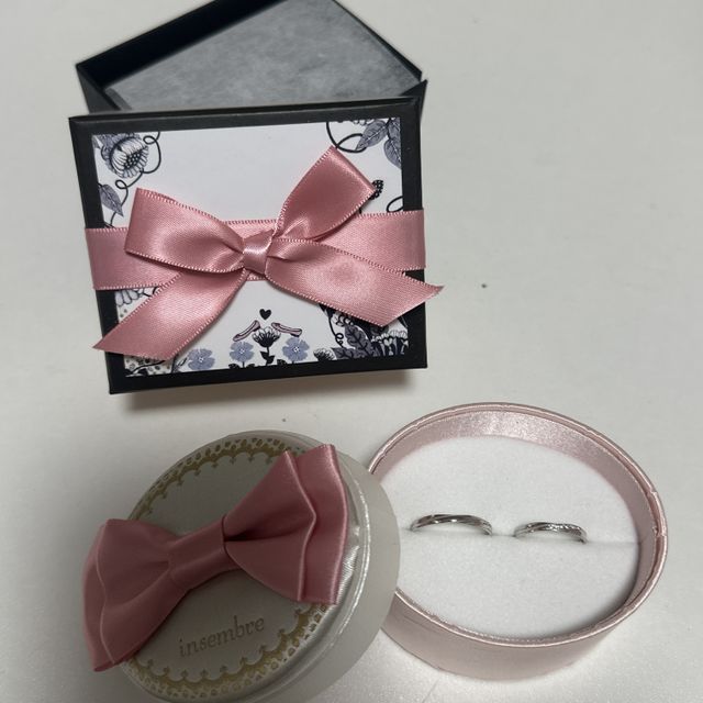 【insembre(インセンブレ)の口コミ】 2人で10万前後で買えるというところが魅力です。
細さも太すぎず普段使い…